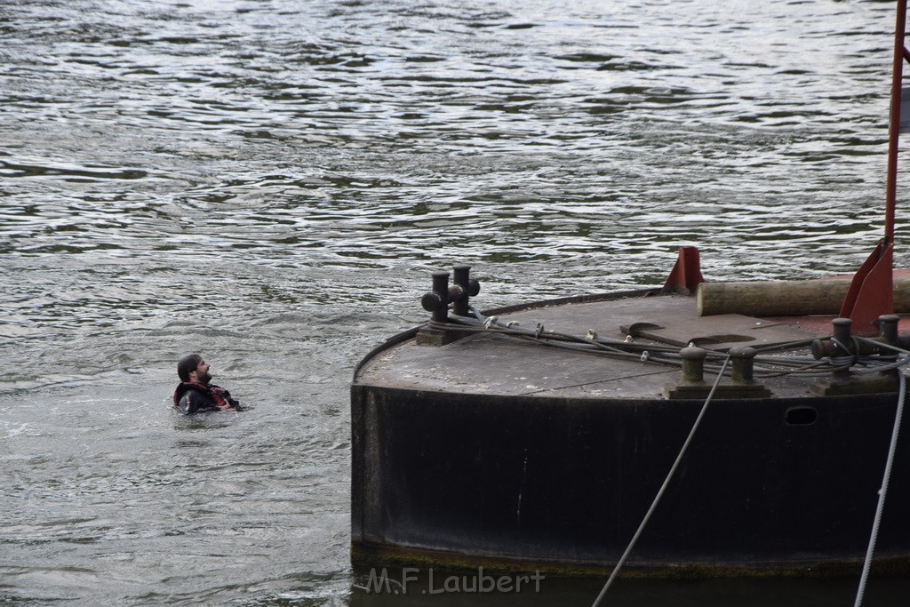 Uebung BF Taucher und Presse Koeln Zoobruecke Rhein P337.JPG - Miklos Laubert